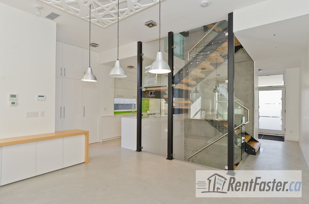 2107 27 Ave SW - - property image