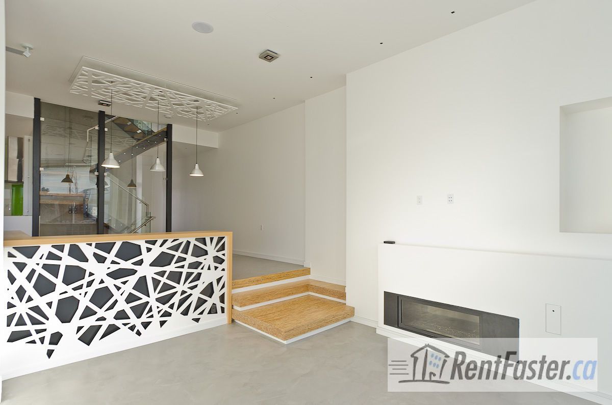 2107 27 Ave SW - - property image