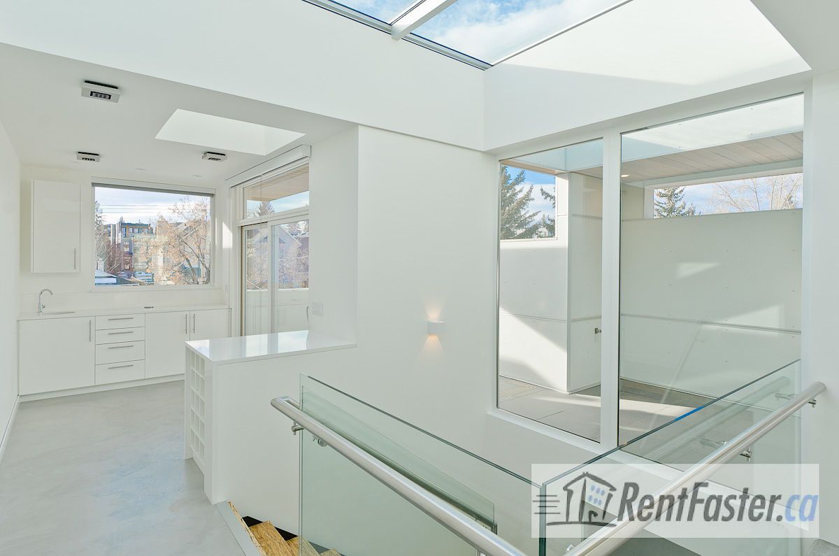 2107 27 Ave SW - - property image