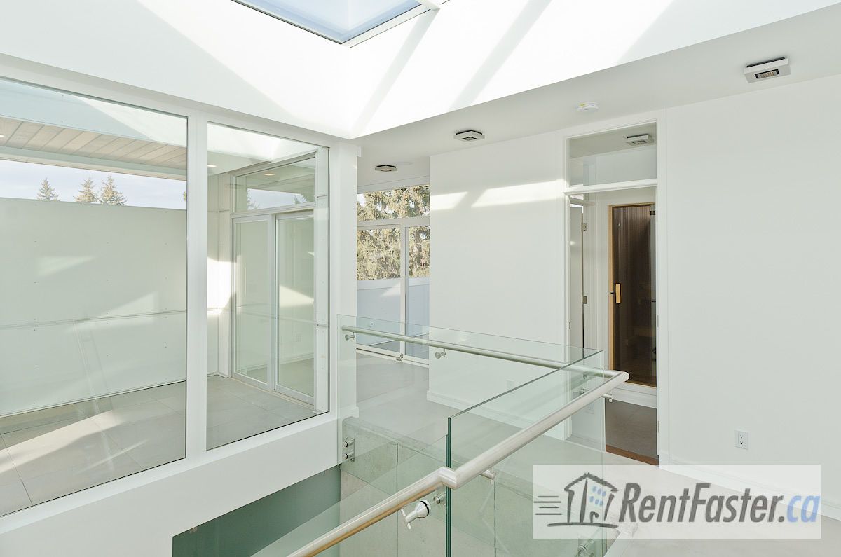 2107 27 Ave SW - - property image