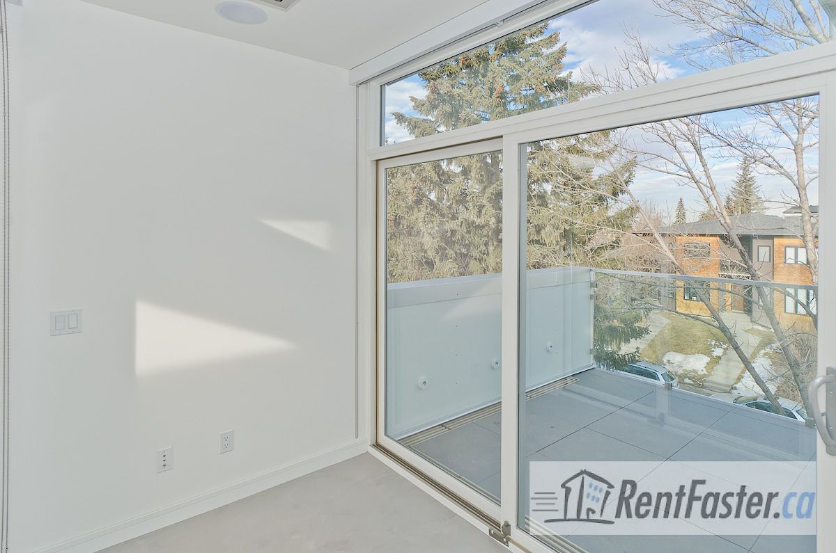 2107 27 Ave SW - - property image