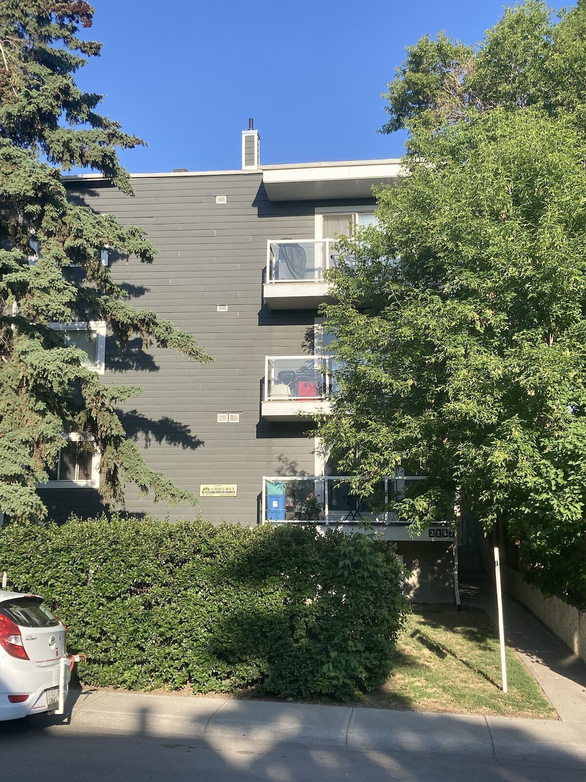 302, 2117 16 Street SW - 1 property image